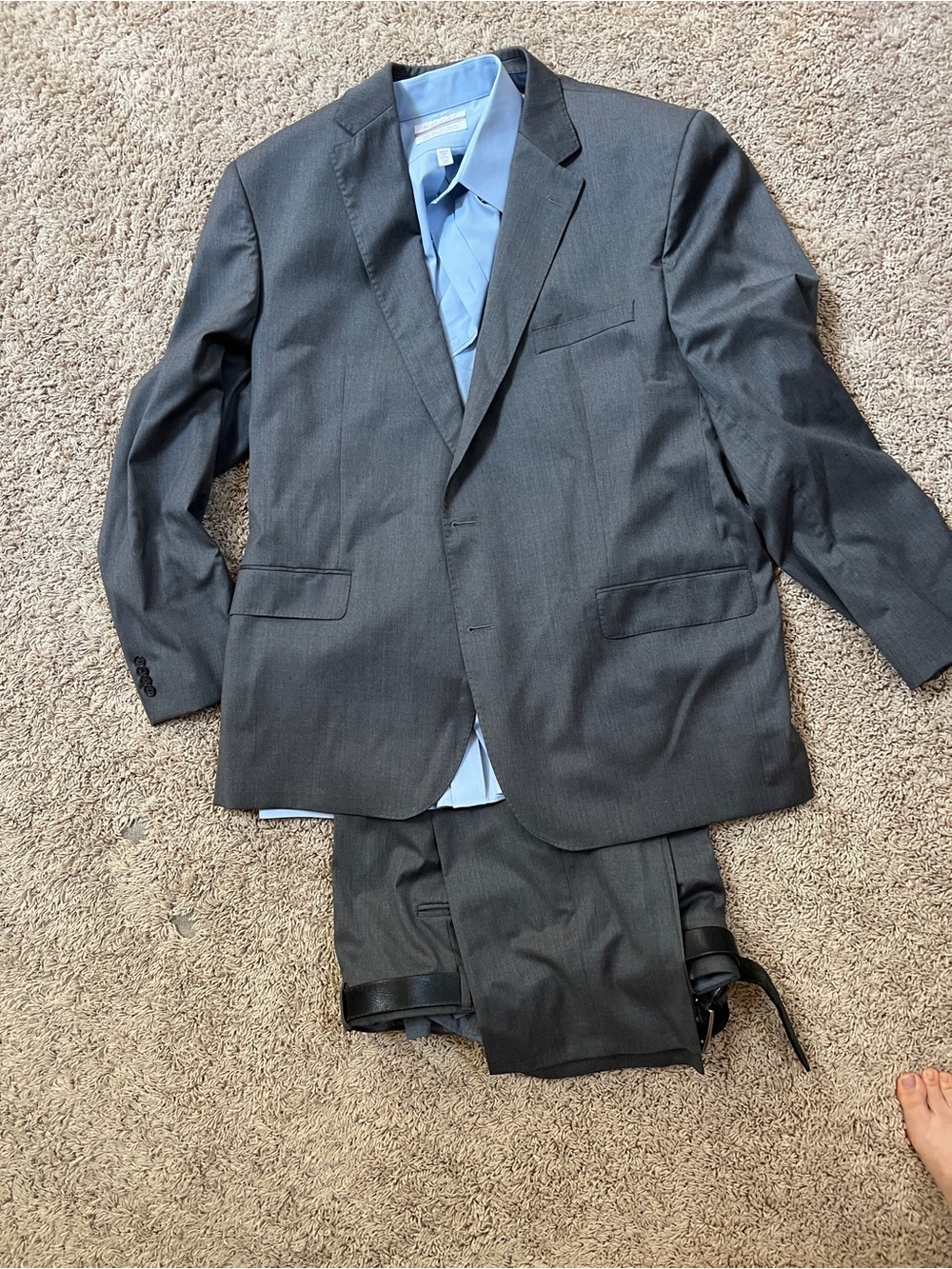 Daniel Cremieux Gray Suit 52L